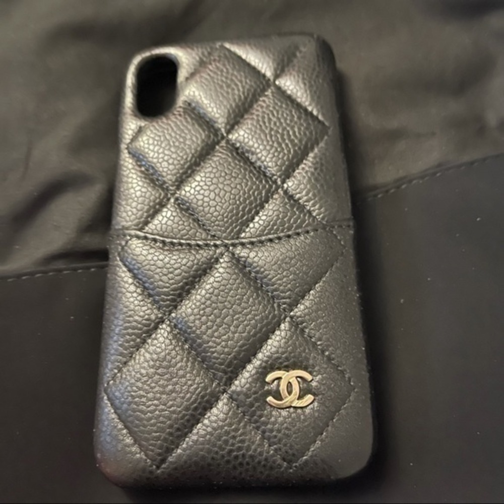 CHANEL Quilted Caviar Leather iPhone Case - Picture 4 of 9